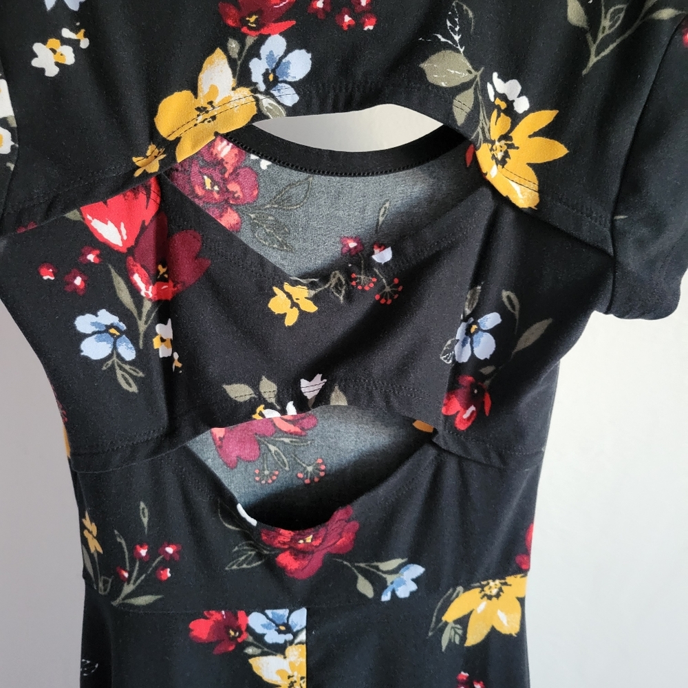 Dress - Picture 2 of 3